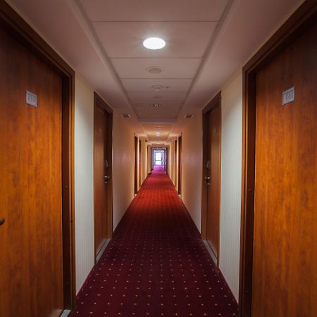 Qubus Hotel Легница Экстерьер фото