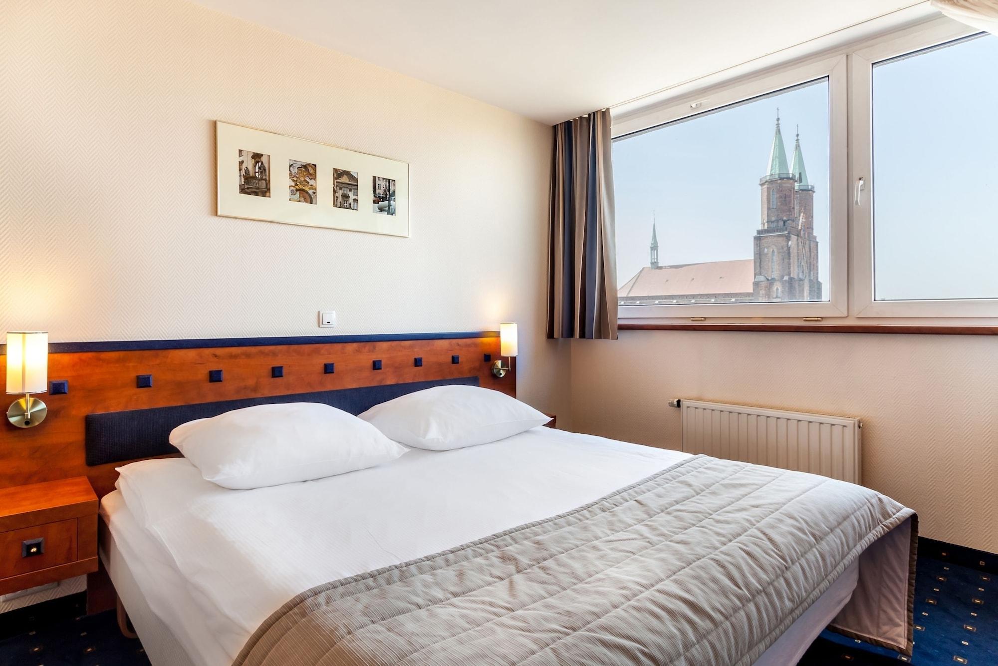 Qubus Hotel Легница Экстерьер фото