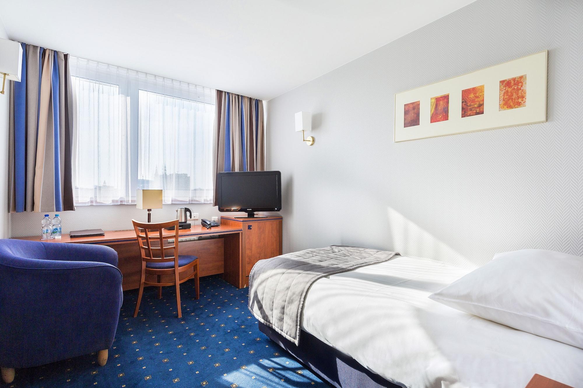 Qubus Hotel Легница Экстерьер фото
