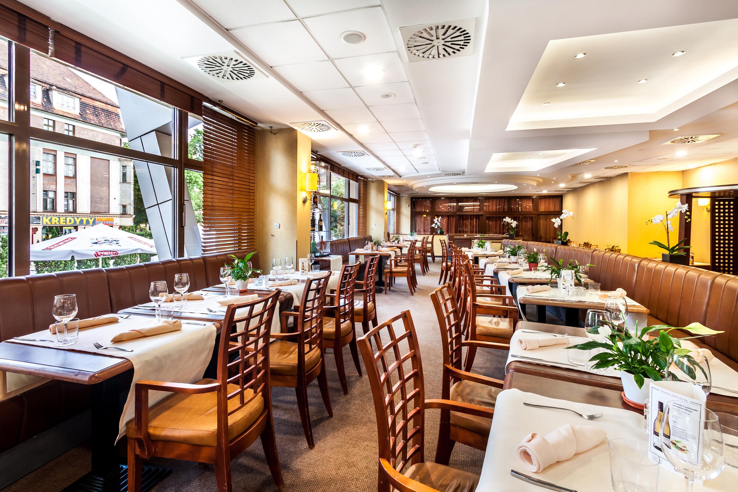 Qubus Hotel Легница Экстерьер фото