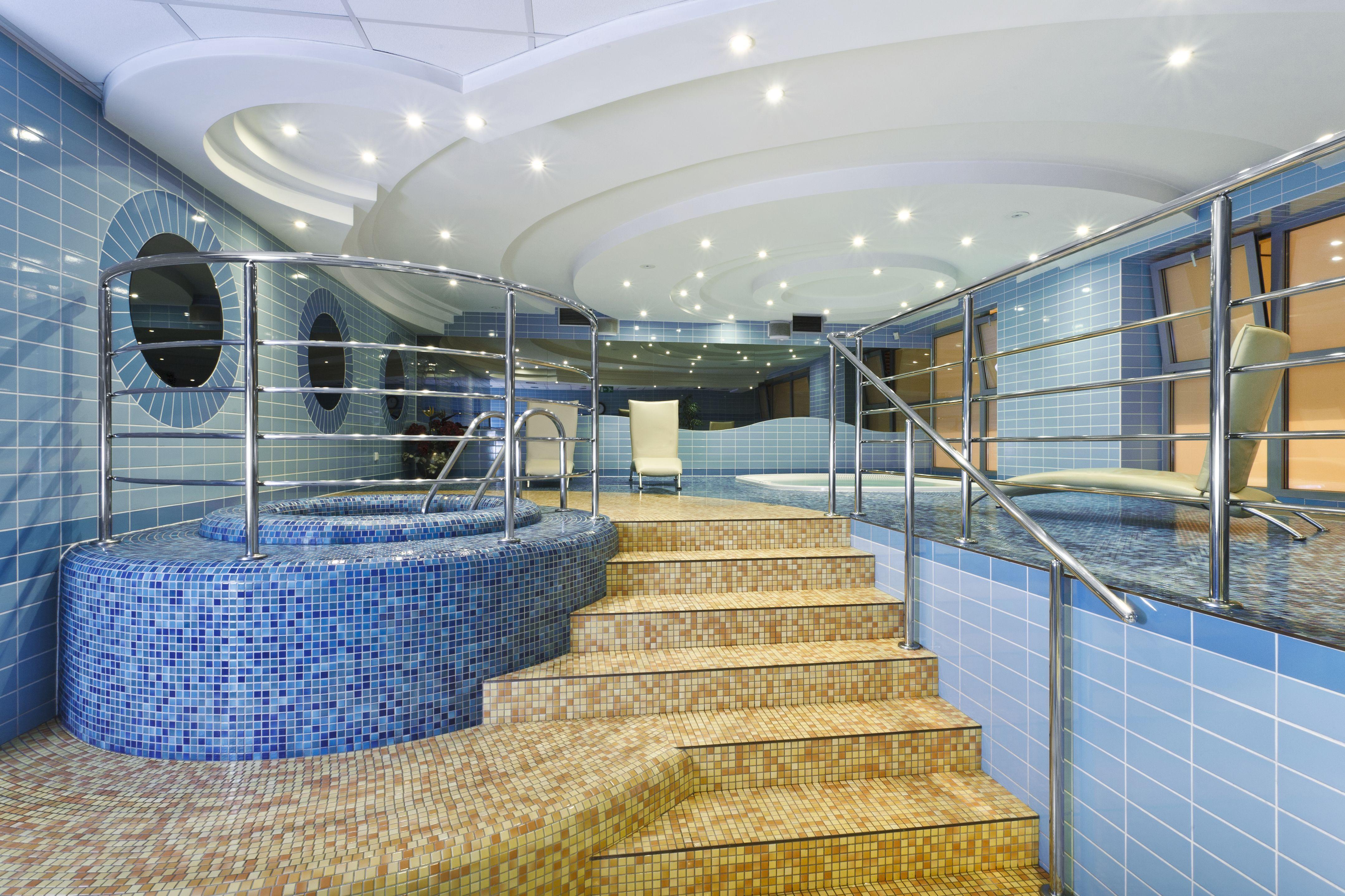 Qubus Hotel Легница Экстерьер фото