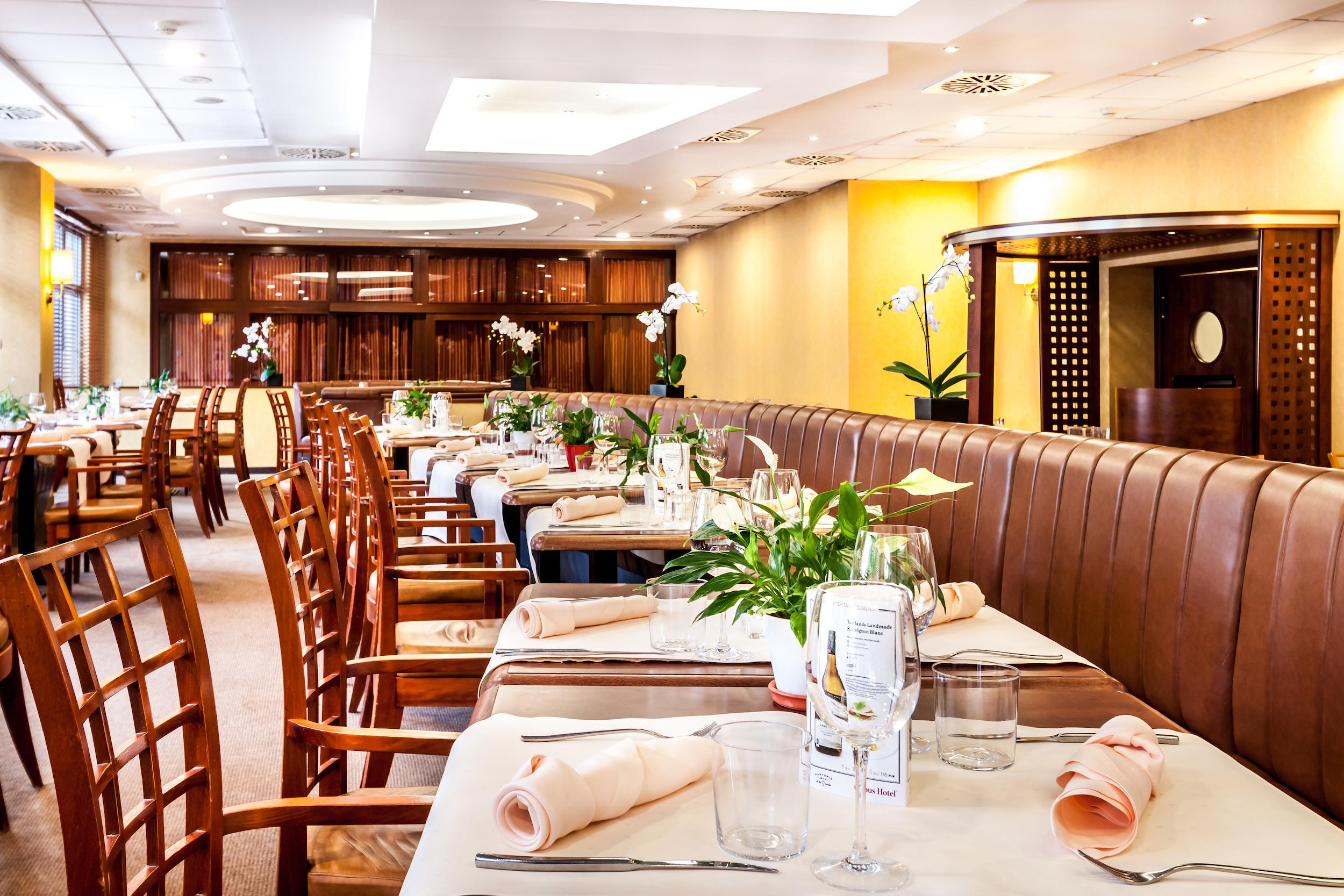 Qubus Hotel Легница Экстерьер фото