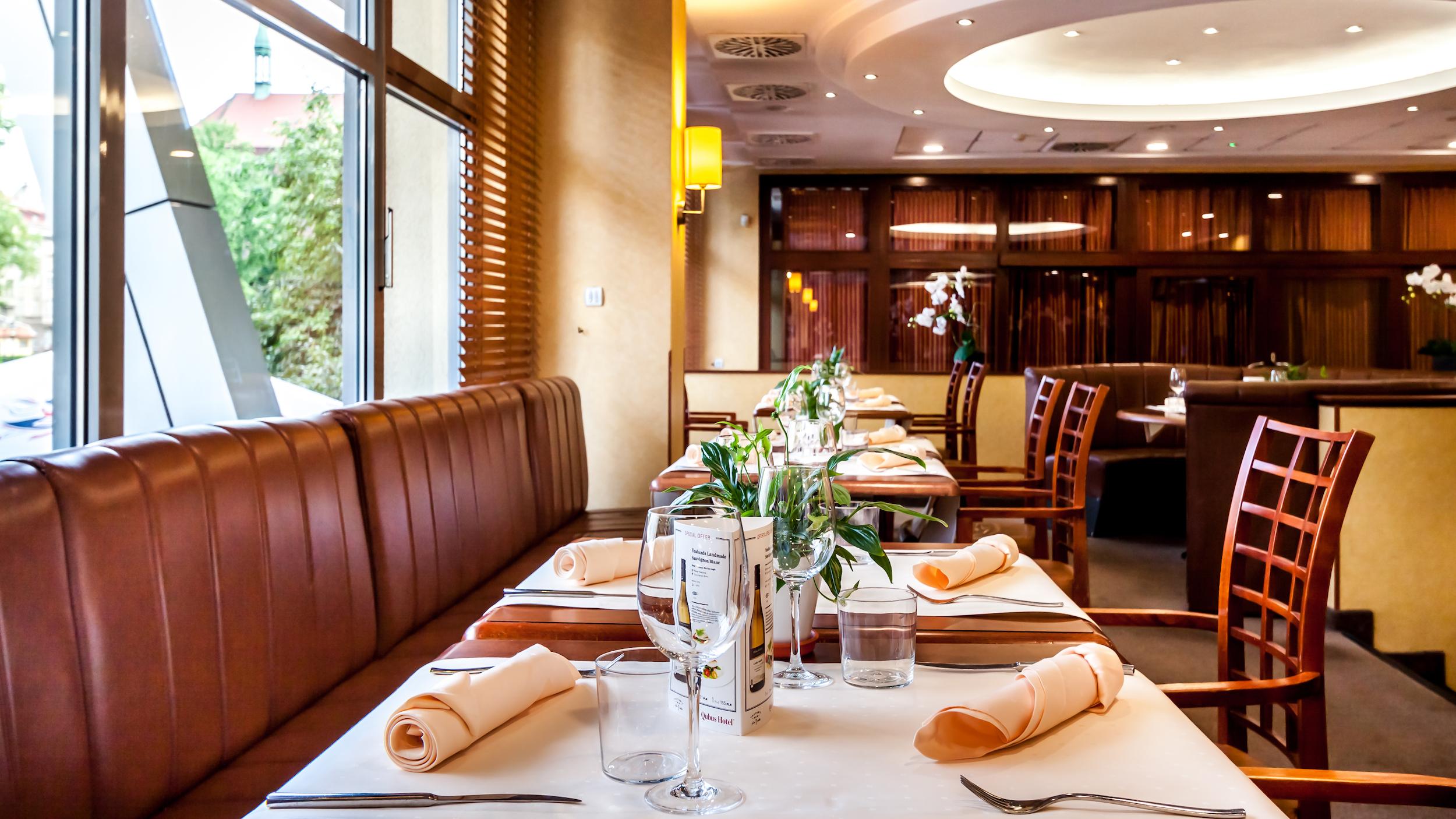 Qubus Hotel Легница Экстерьер фото