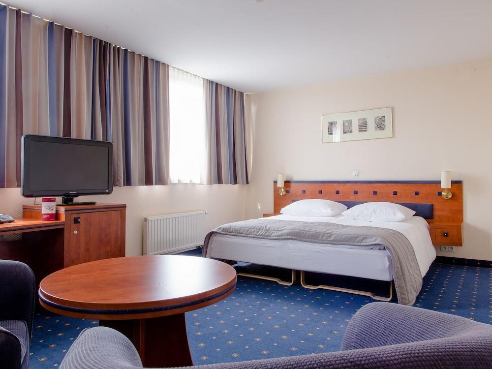 Qubus Hotel Легница Экстерьер фото