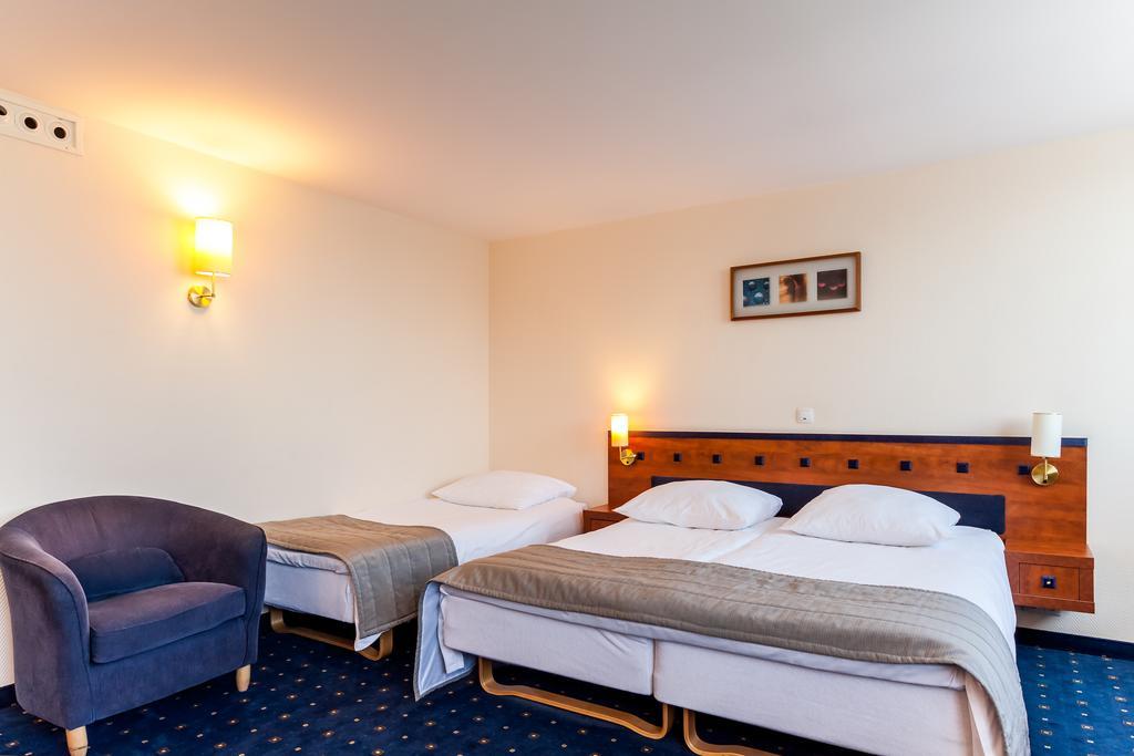 Qubus Hotel Легница Экстерьер фото